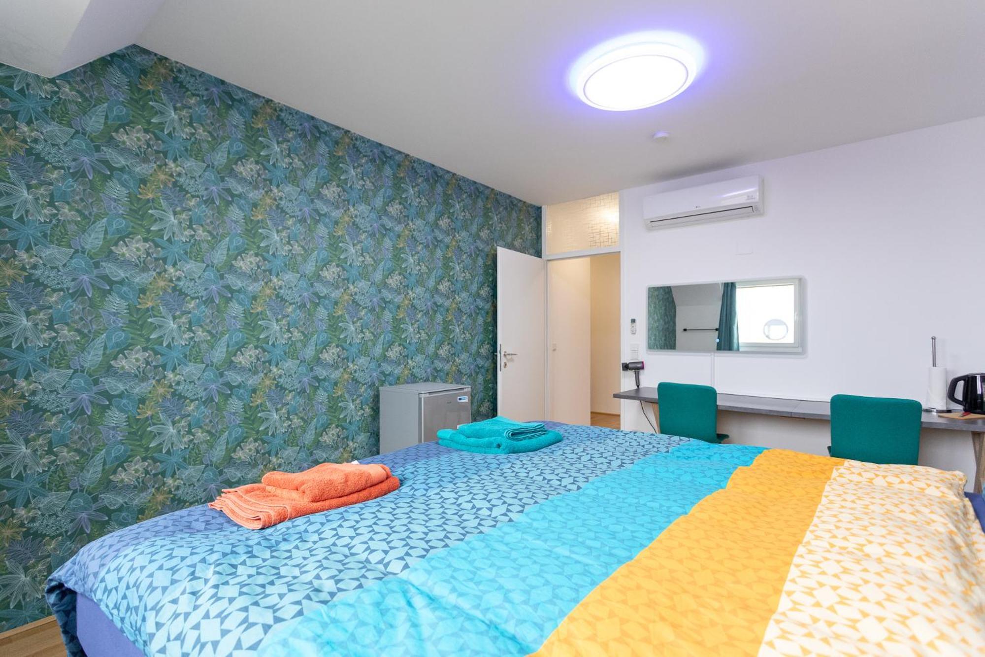 Private Room With Ac- Microwave, Personal Fridge & Metro Access - 7 Min To Center Vienna Luaran gambar